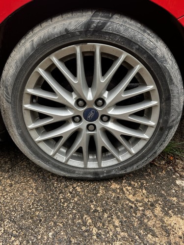 Ford focus silver alloy wheels - ford,